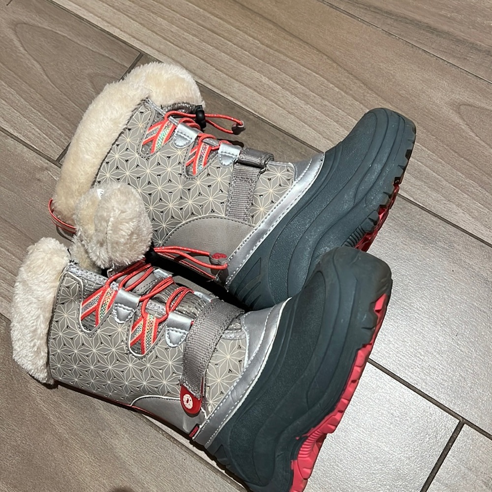 Girls snow boots 10M